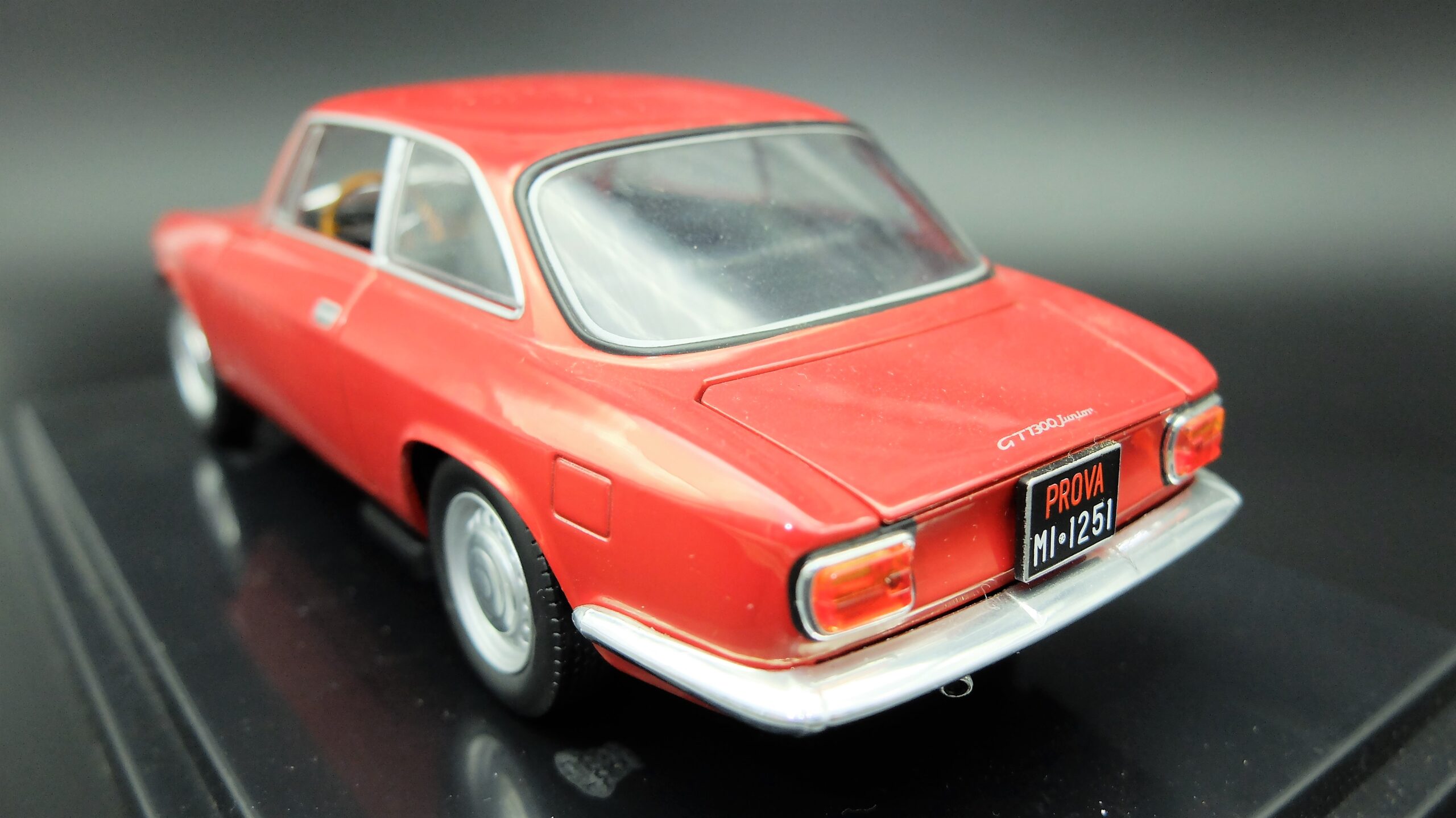 Modellino auto scala 1:24 Alfa Romeo Giulia GT modellismo statico da  collezione