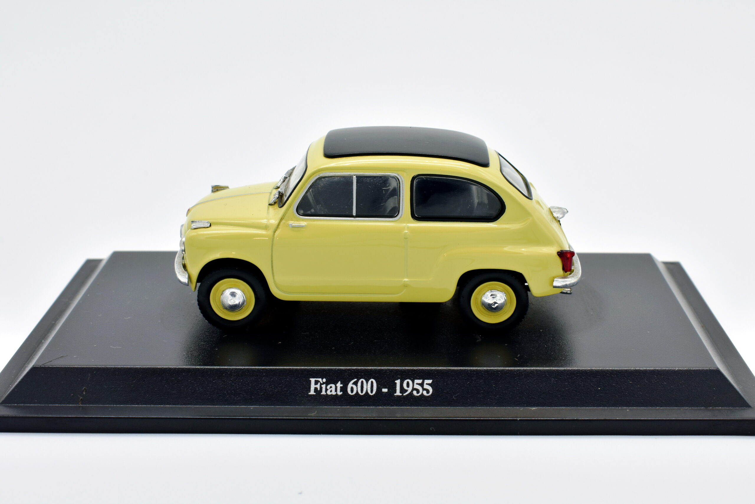 Modellino auto scala 1:43 FIAT 600 diecast collezione da edicola