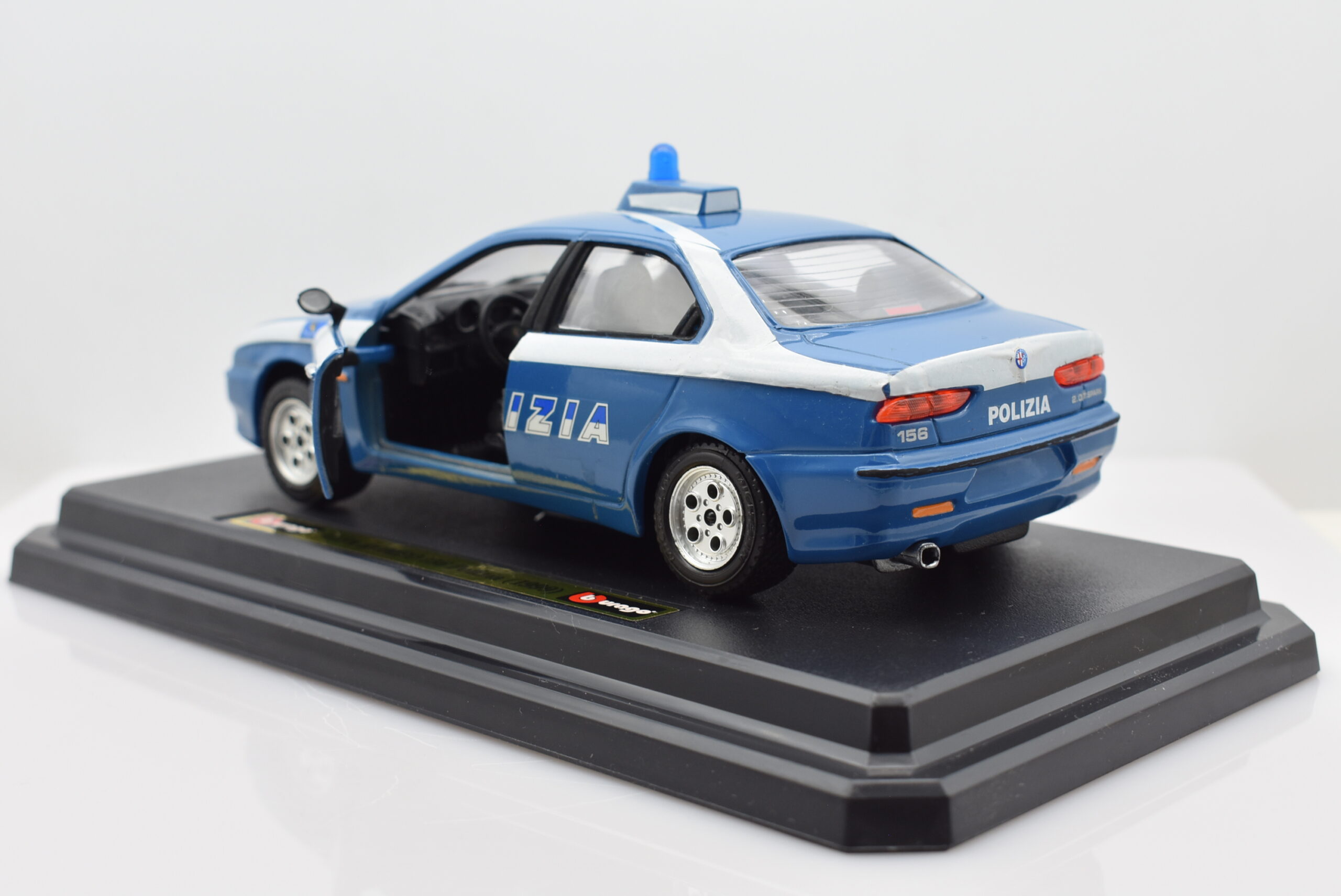 Modellino auto ALFA ROMEO 156 POLIZIA scala 1:24 burago collezione  modellismo