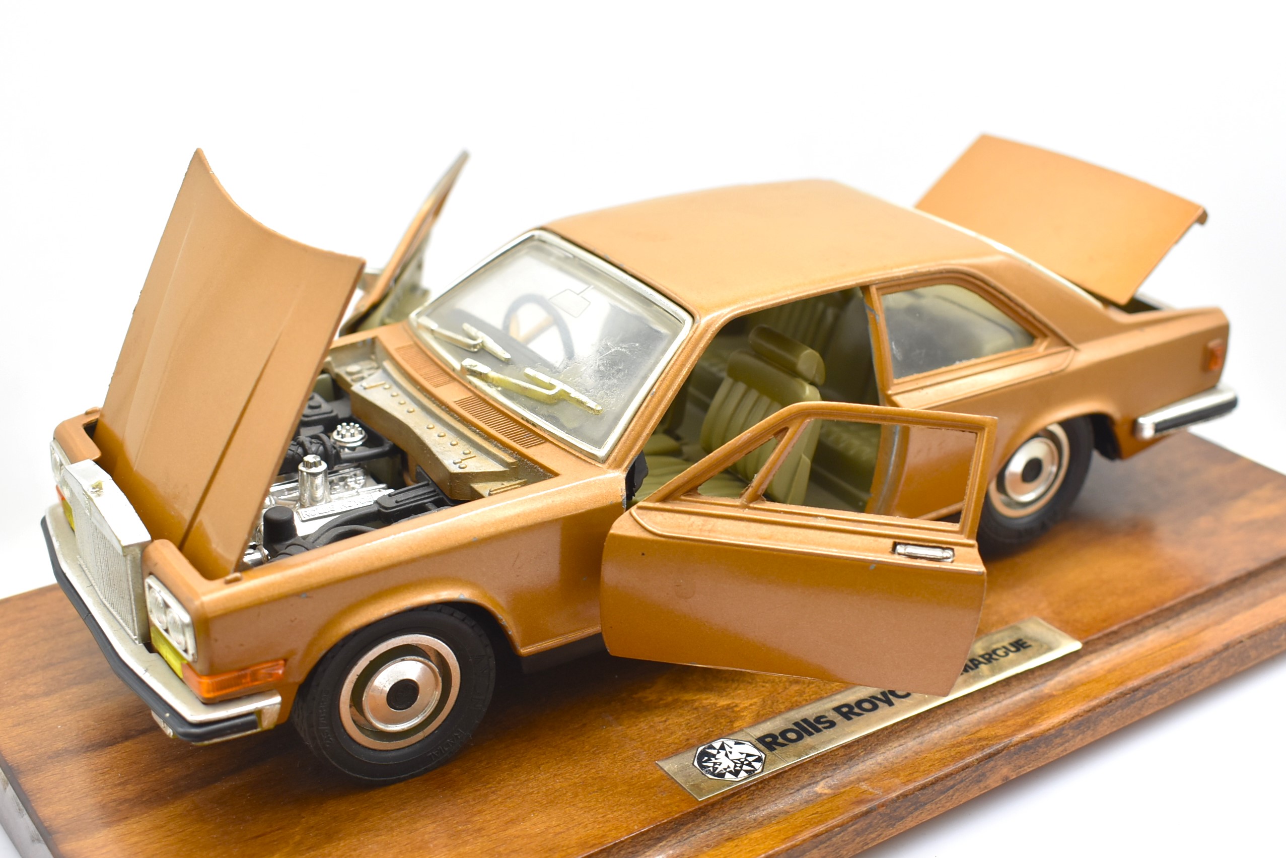 Modellino auto scala 1:22 Rolls Royce Camargue Burago diecast modellismo da  collezione - Arcadia Modellismo