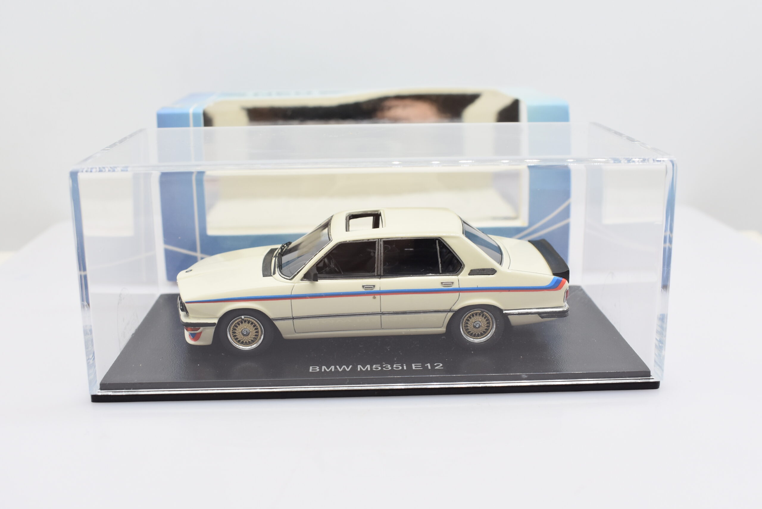 Modellino auto scala 1:43 BMW M535i E12 Neo modellismo da collezione